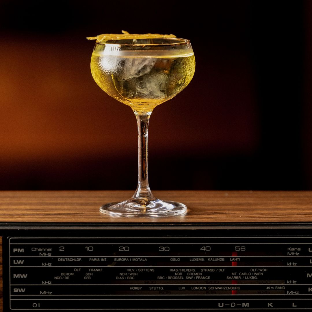 Frank Sinatra - “带我去月球”（Fly Me to The Moon）鸡尾酒